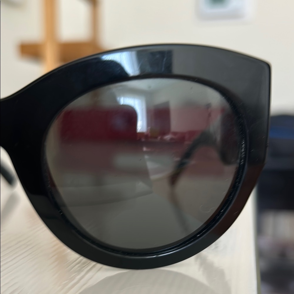 Authentic Versace Black medallion sunglasses - Picture 10 of 14